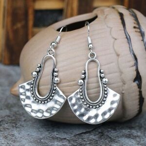 Gorgeous silver bohemian hoops earrings - NWTO IN PKG🖤🖤🖤
